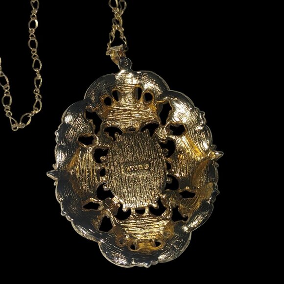 Avon Vintage Gold Tone Pendant Necklace Pink Faux Pearl Accents Oval Design - Picture 5 of 7